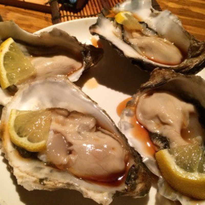 生牡蠣(ごはんダイニング 〇龍商店)