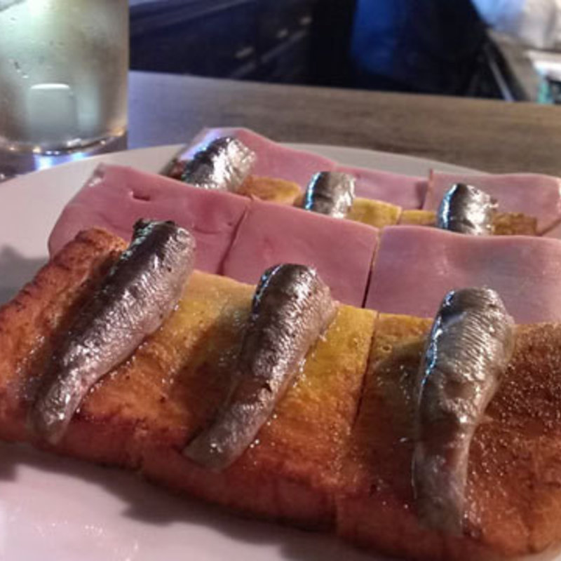 ハムとオイルサーディンのカナッペ(Bar Counter 238)