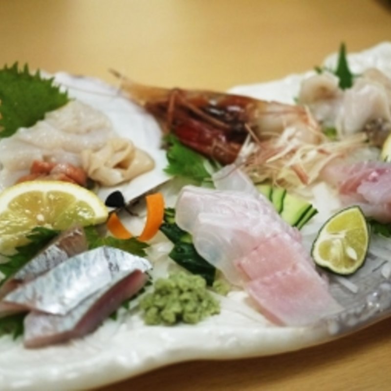 お造りの盛り合わせ(熟成魚と日本酒と藁焼き 中権丸 なんば道頓堀店)