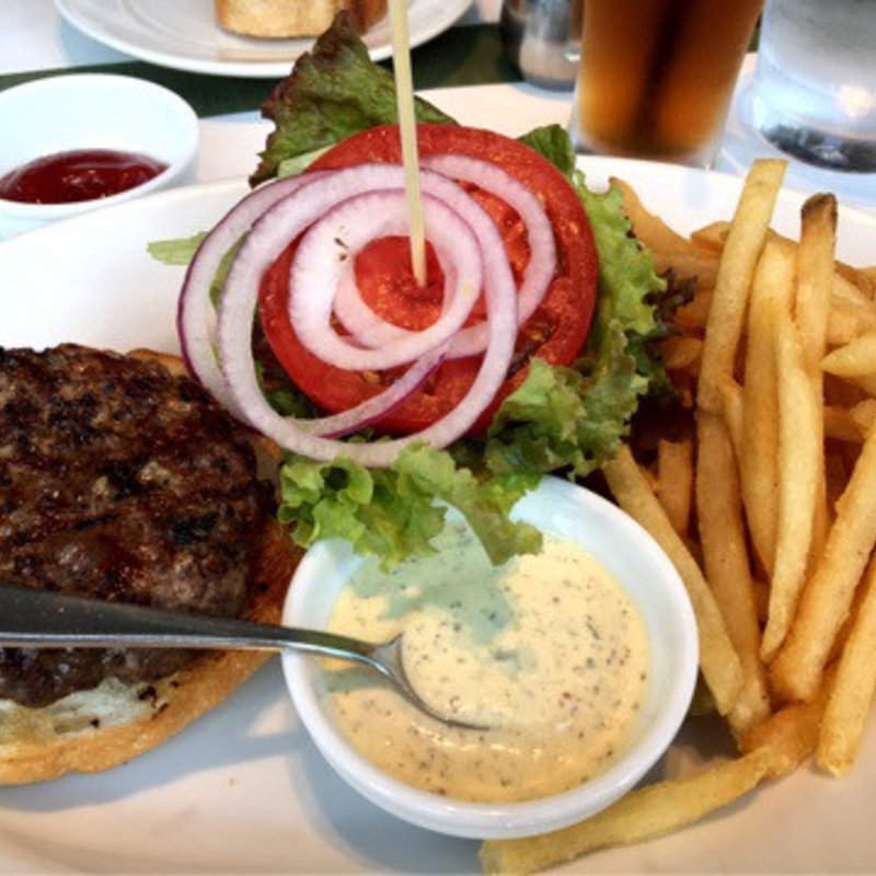 37 クラシックバーガー（フレンチフライ付き） 100g(37 Steakhouse & Bar Roppongi)