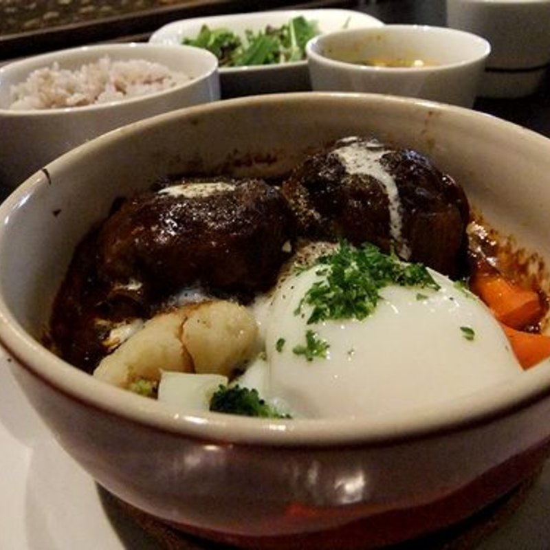 自家製煮込みハンバーグ(37grill （サンナナグリル）)