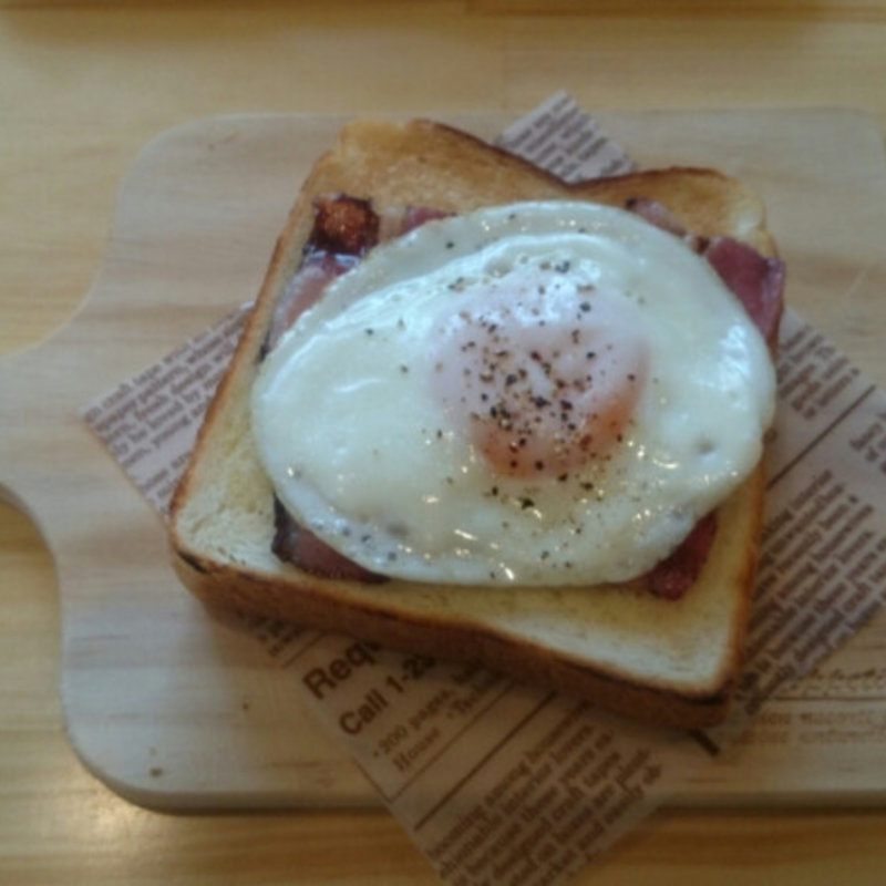 ベーコン＆エッグ トースト(３cafe)