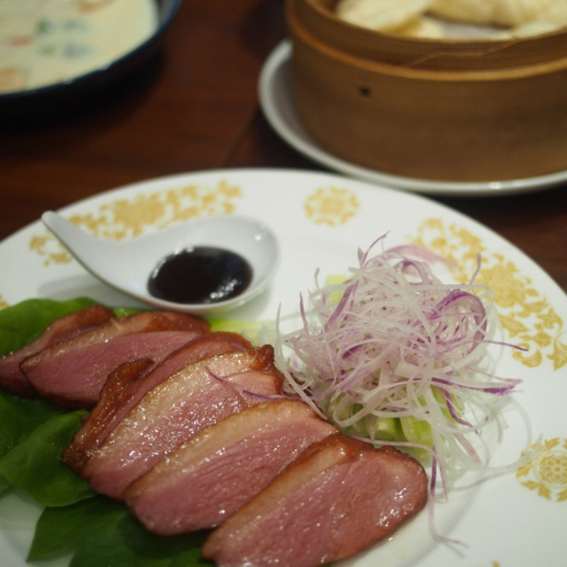 紅茶鴨のオーブン焼　蒸しパン添え(A・DINING （エーダイニング）)