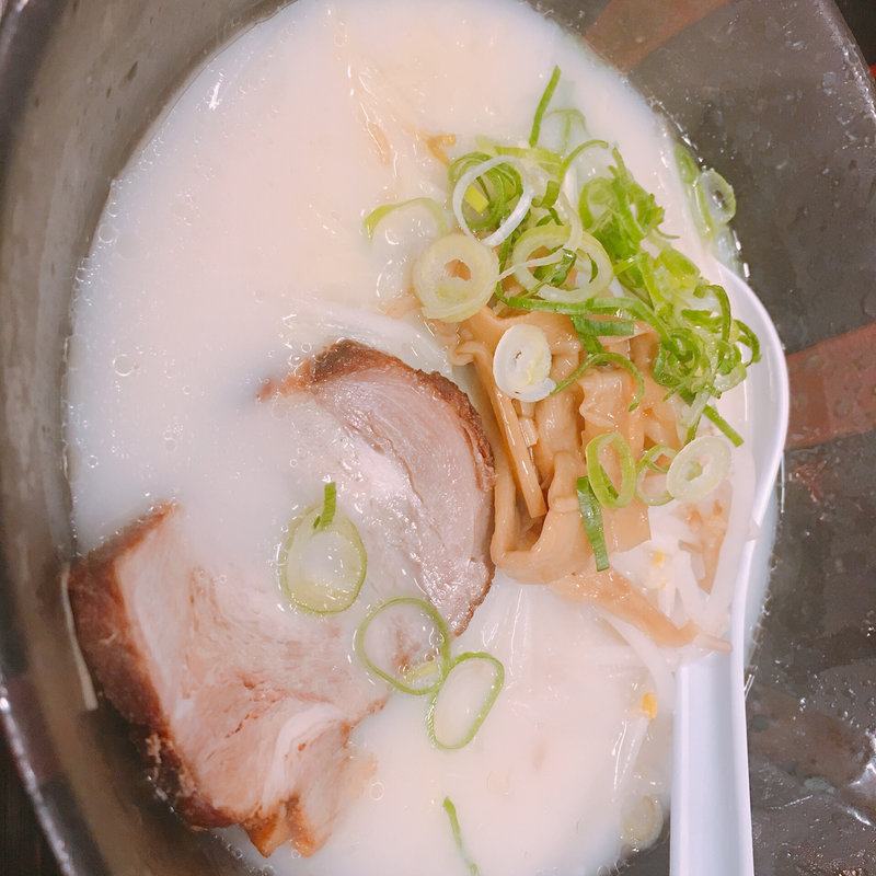 とんこつらーめん(大阪王 京橋総本店)