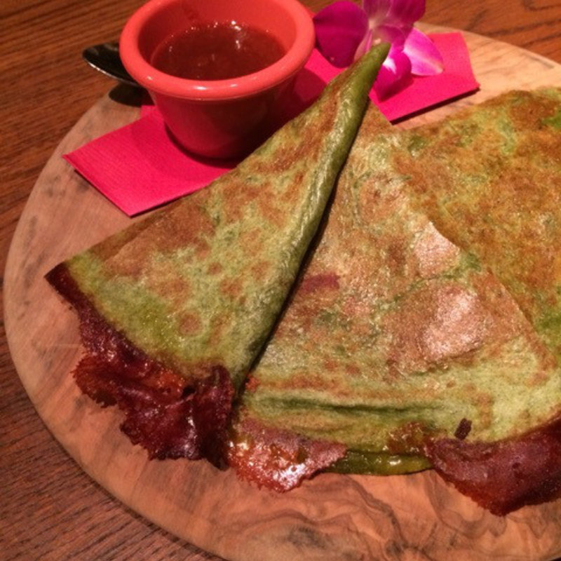 シュリンプ&スピナッチのケサディア(ALOHA TABLE Kyobashi)