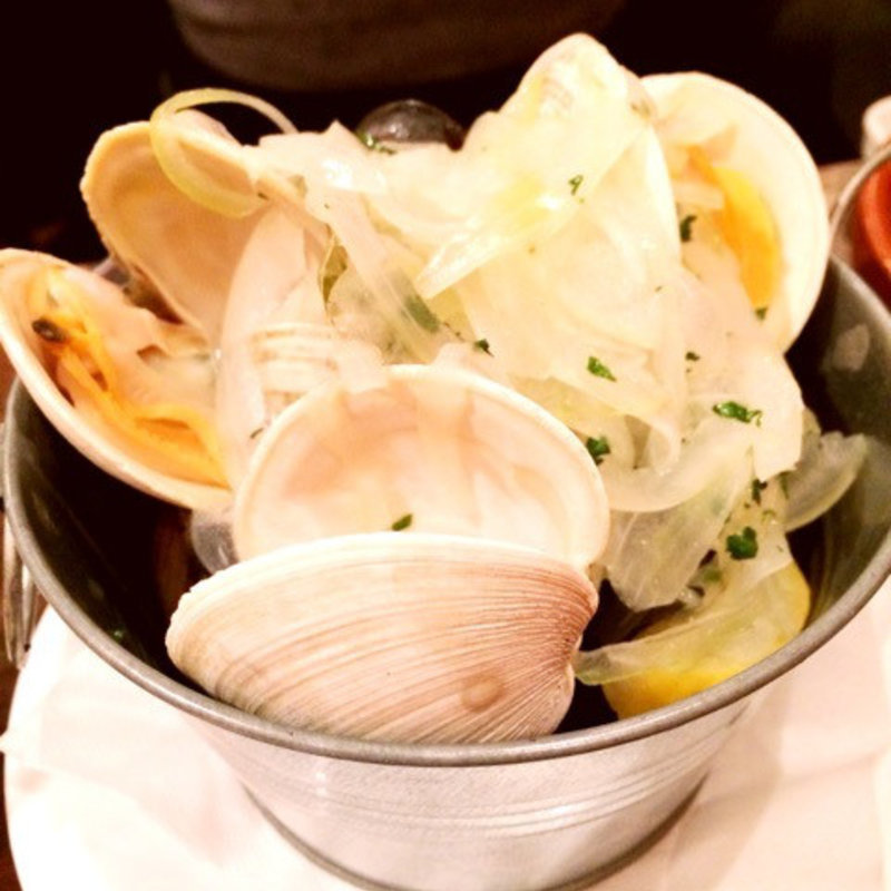 白ハマグリとムール貝のシェリー蒸し(Bar de Ollaria（バルデオジャリア）)