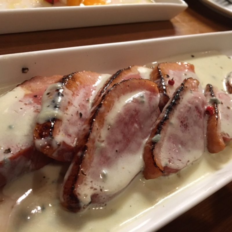 合鴨スモークの炙り ゴルゴンゾーラソース(Bar GONZA)