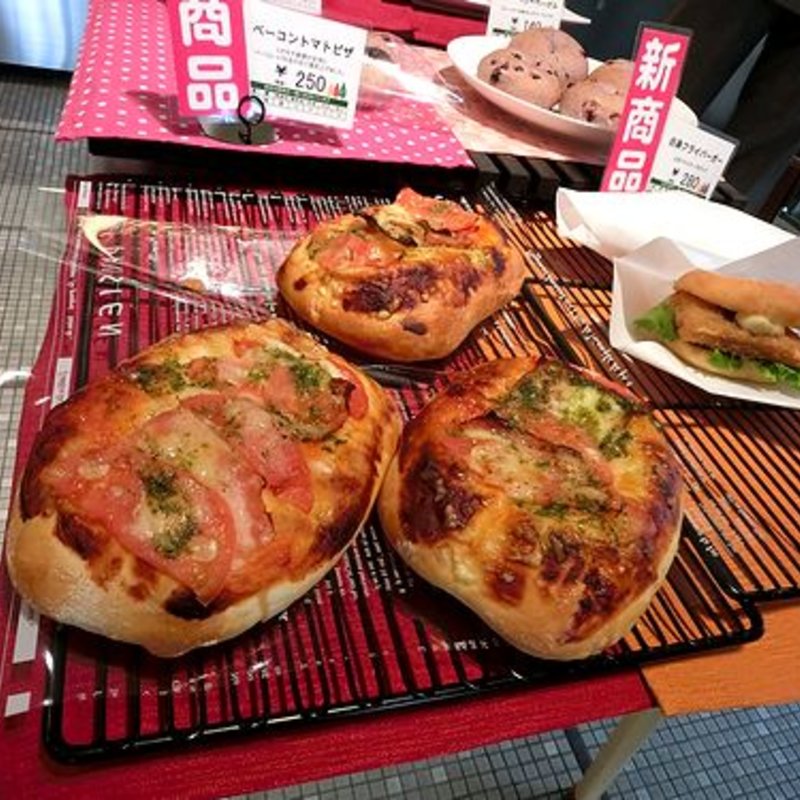 ベーコントマトピザ(Belle bois ベルボアーズ 博多駅東店)