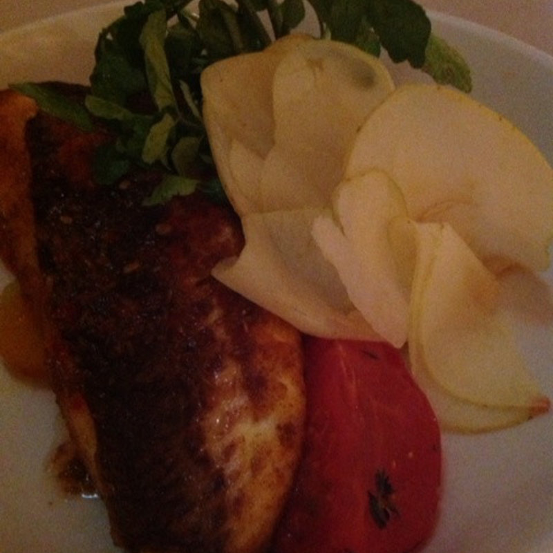 マサラ風ローストフィッシュ/ローストトマト
アップルサラダ、チリ&クミンドレッシング(bills 表参道)