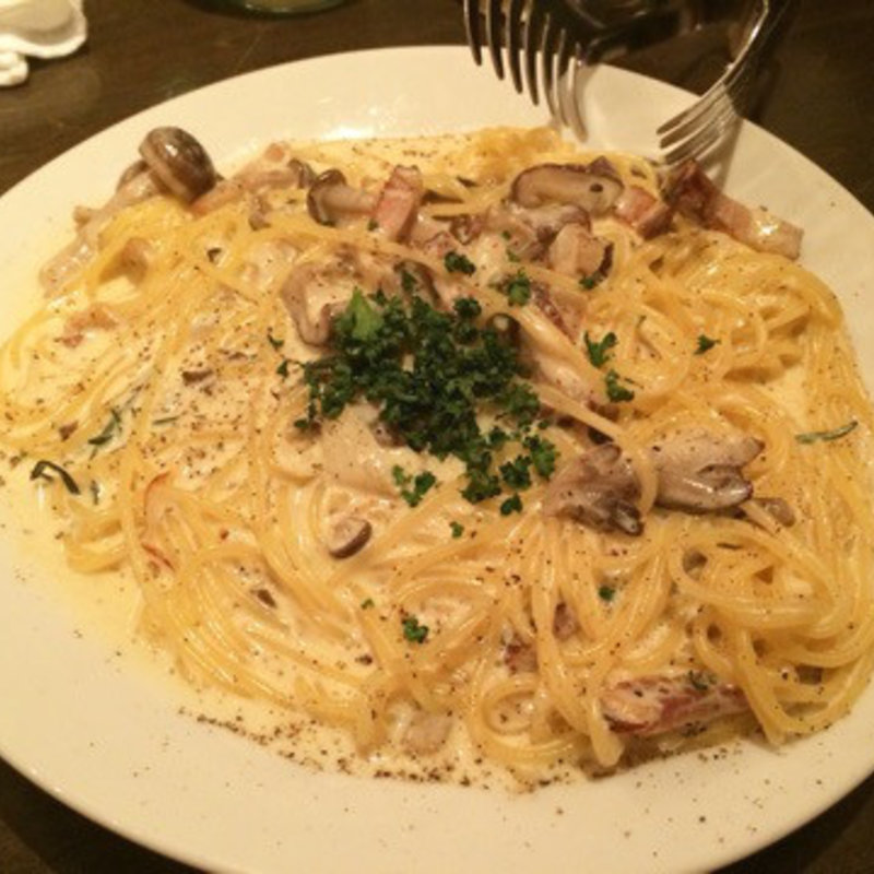 自家製ベーコンとローズマリーのカルボナーラ(肉×ワインビュッフェ Bistro CinqCes ビストロサンクシー)