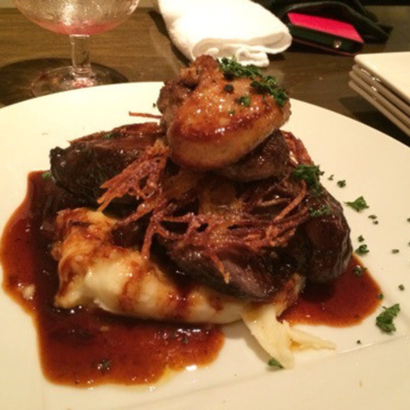 道産牛✖️フォアグラの究極タワーロッシーニ(肉×ワインビュッフェ Bistro CinqCes ビストロサンクシー)