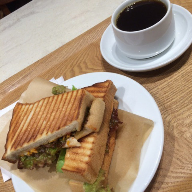 パニーニホットサンドモーニング　チキンスイートチリパニーニ(Bon Vivant sandwich （ボン ヴィヴァン サンドウィッチ）)