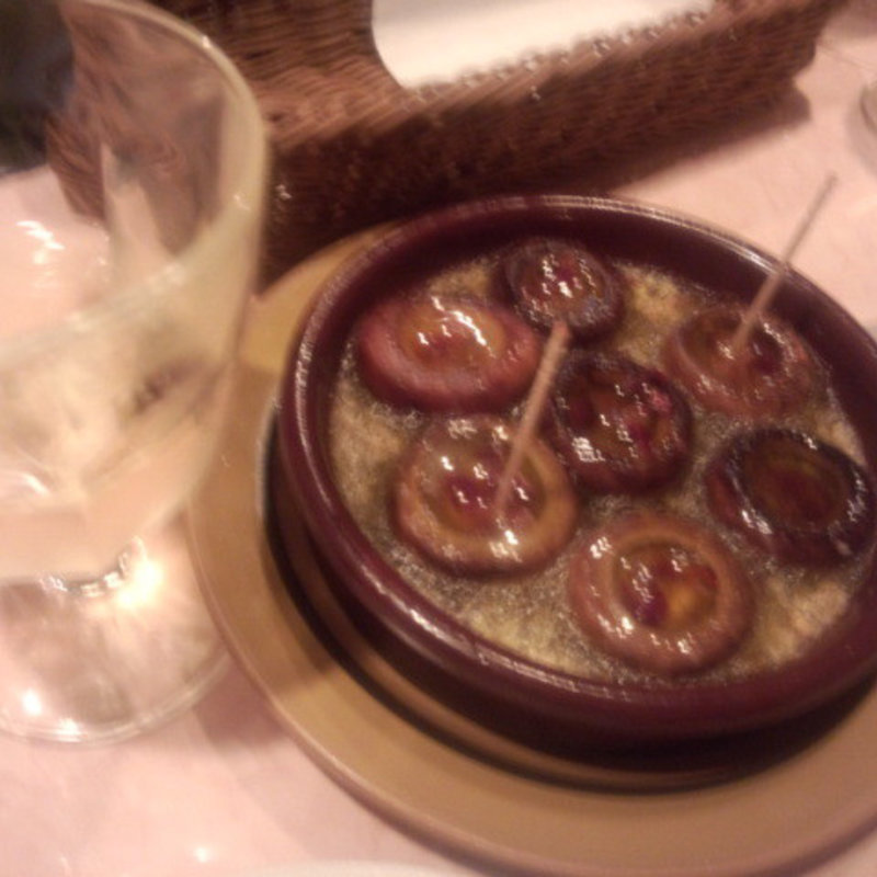 マッシュルームのアヒージ(Brasserie Café ONZE （ブラッスリー カフェ オンズ）)