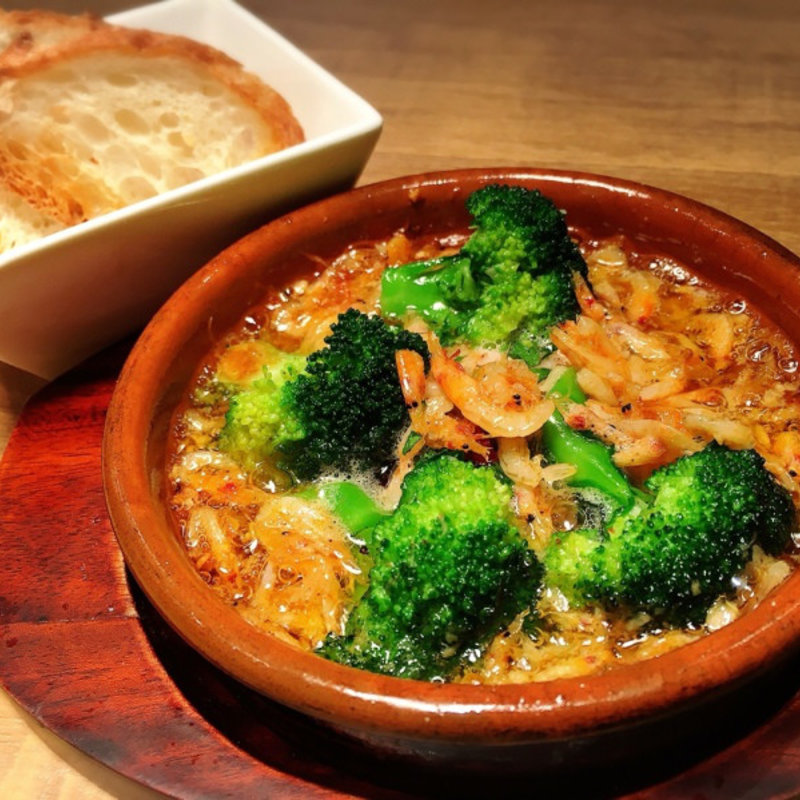 桜海老とブロッコリーのアヒージョ(BRUNO 東京)