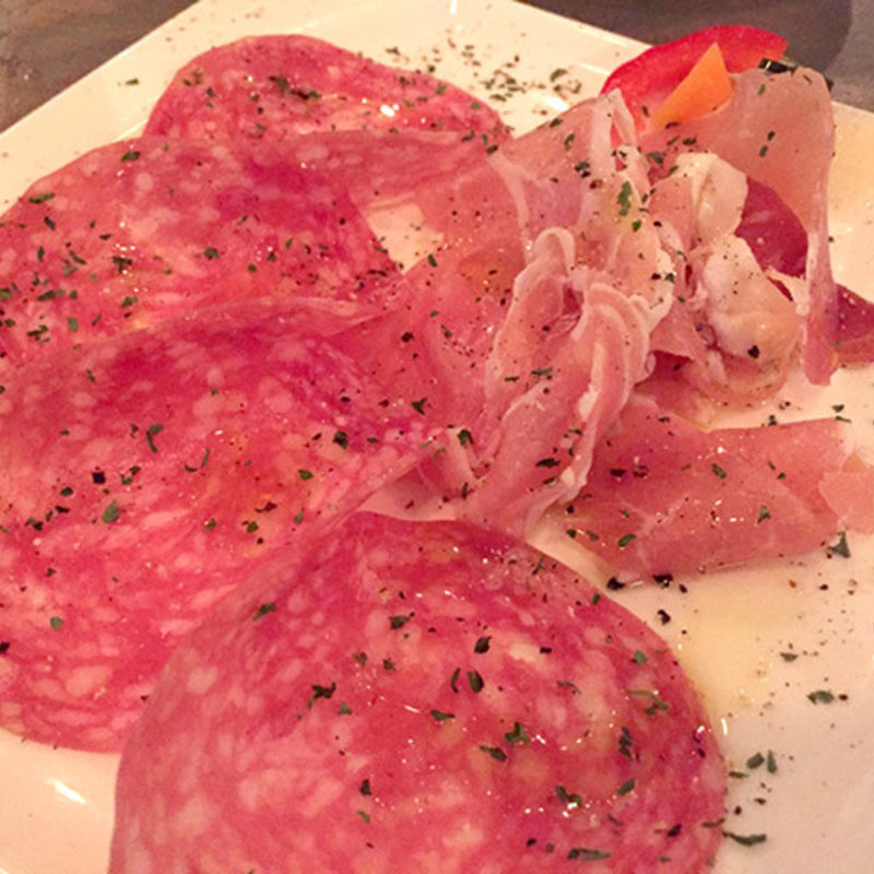 サラミと生ハム(Buffo （ブッフォ）)