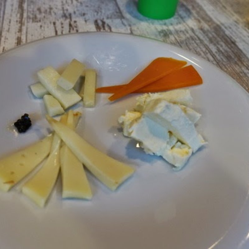 チーズの盛り合わせ(ブン ブン ブラウ カフェ ウィズ ビーハイヴ （Bum Bun BLau Cafe with BeeHive）)