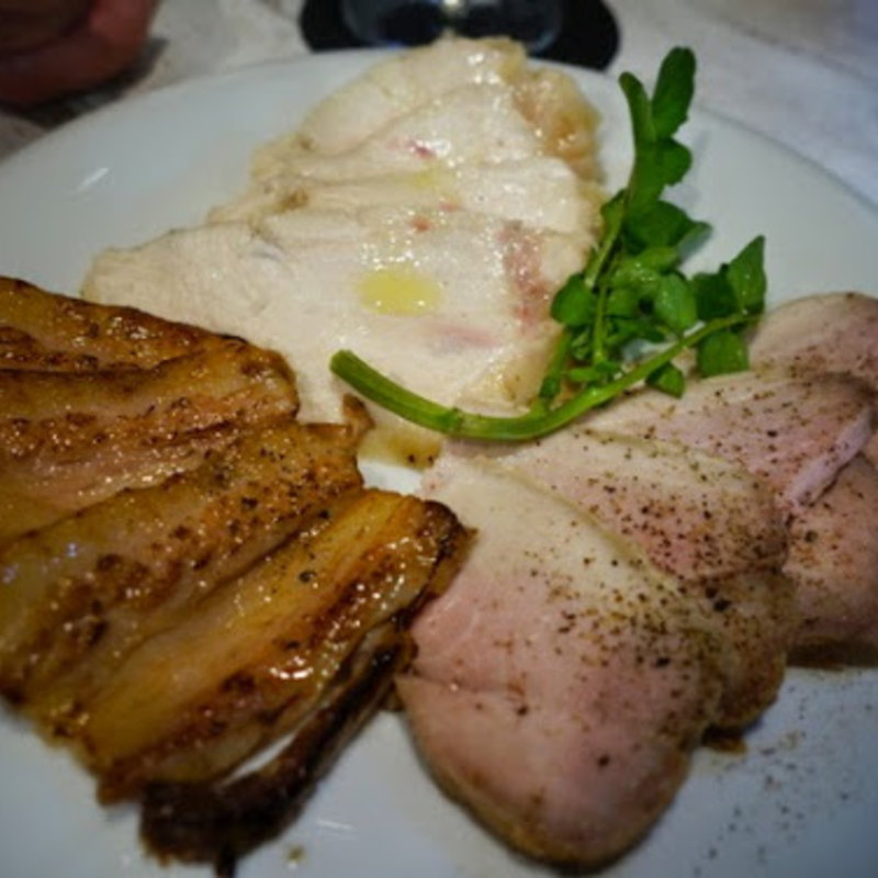 チャー盛り(ブン ブン ブラウ カフェ ウィズ ビーハイヴ （Bum Bun BLau Cafe with BeeHive）)