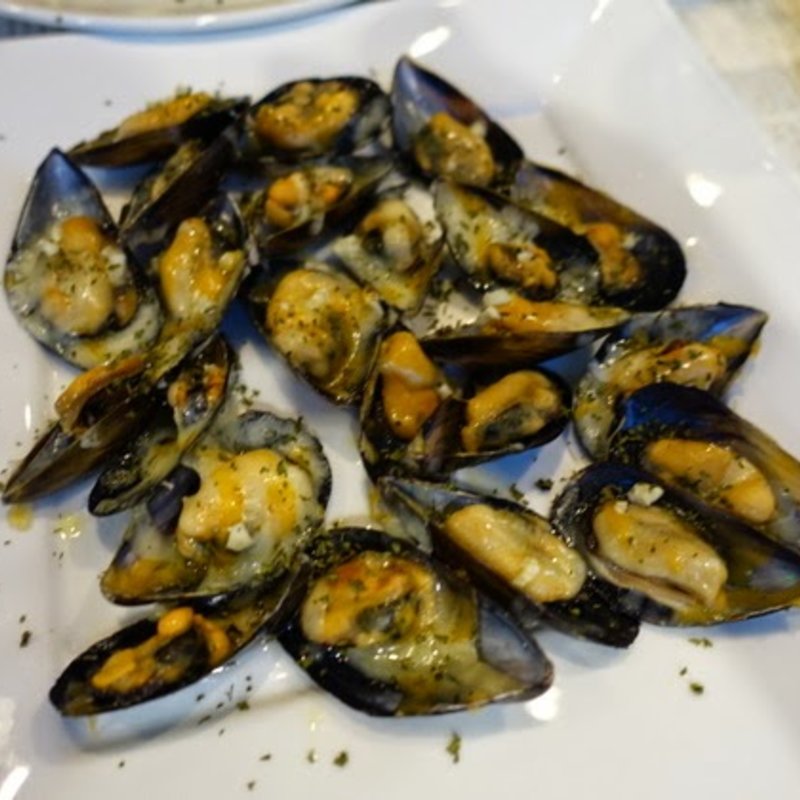 ムール貝のチーズ焼き(ブン ブン ブラウ カフェ ウィズ ビーハイヴ （Bum Bun BLau Cafe with BeeHive）)