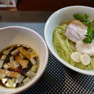 醤油つけ麺(ブン ブン ブラウ カフェ ウィズ ビーハイヴ （Bum Bun BLau Cafe with BeeHive）)