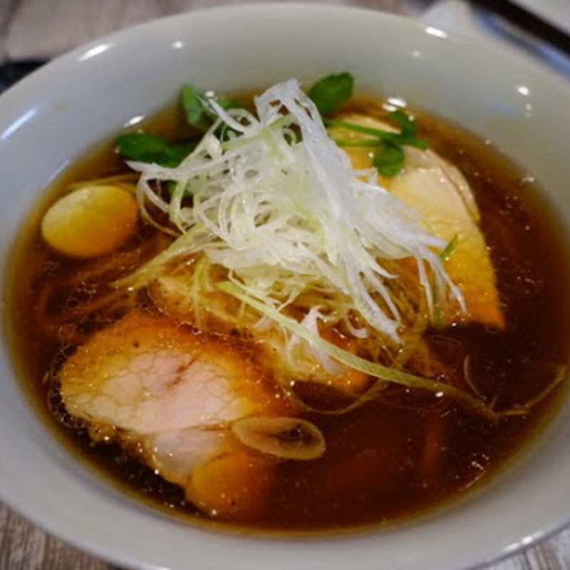 醤油らーめん(ブン ブン ブラウ カフェ ウィズ ビーハイヴ （Bum Bun BLau Cafe with BeeHive）)