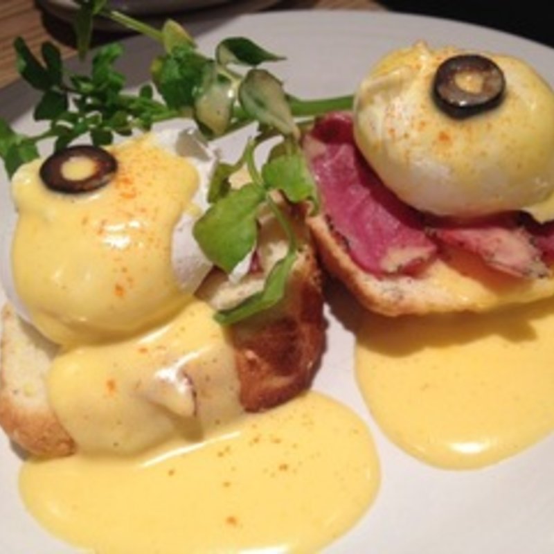 自家製スコーンのエッグベネディクト(BURN SIDE ST CAFE （バーンサイドストリートカフェ）)