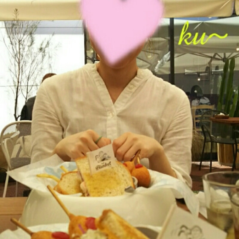 カジキマグロのツナサンド
フレンチフライ&アメリカンドッグ
ピーナッツバター添え(Cafe Blanket （カフェブランケット）)