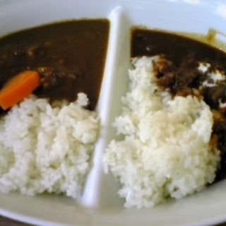 チキンカレーとハヤシライスの
ハーフ＆ハーフ(CAFE OAZO)