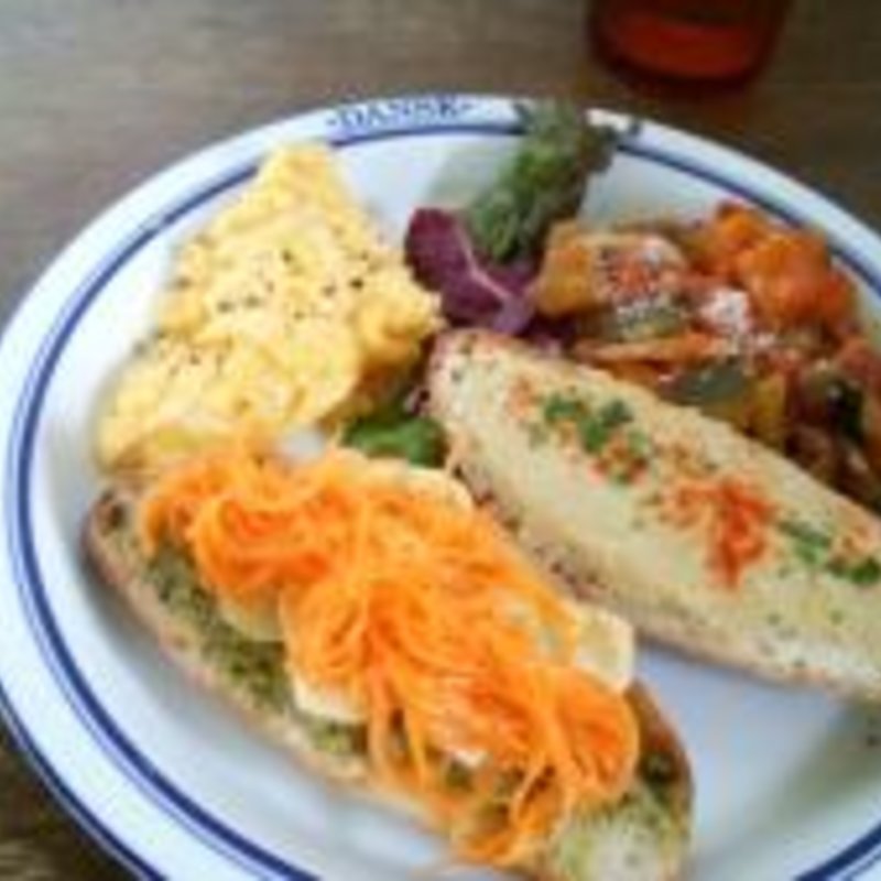 シーズンメニュー（2種のタルティーヌのワンプレート）(Cafe Snug （カフェ スナッグ）)