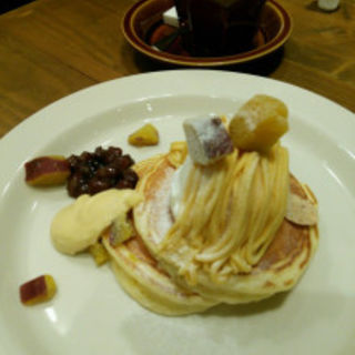 安納芋クリームと北海道あずきのパンケーキ(Cafe ココノハ 河原町OPA店 )