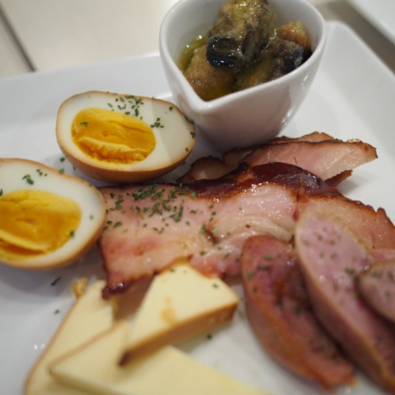 燻製盛り合わせ(3000日かけて完成した極上ハンバーガーField)