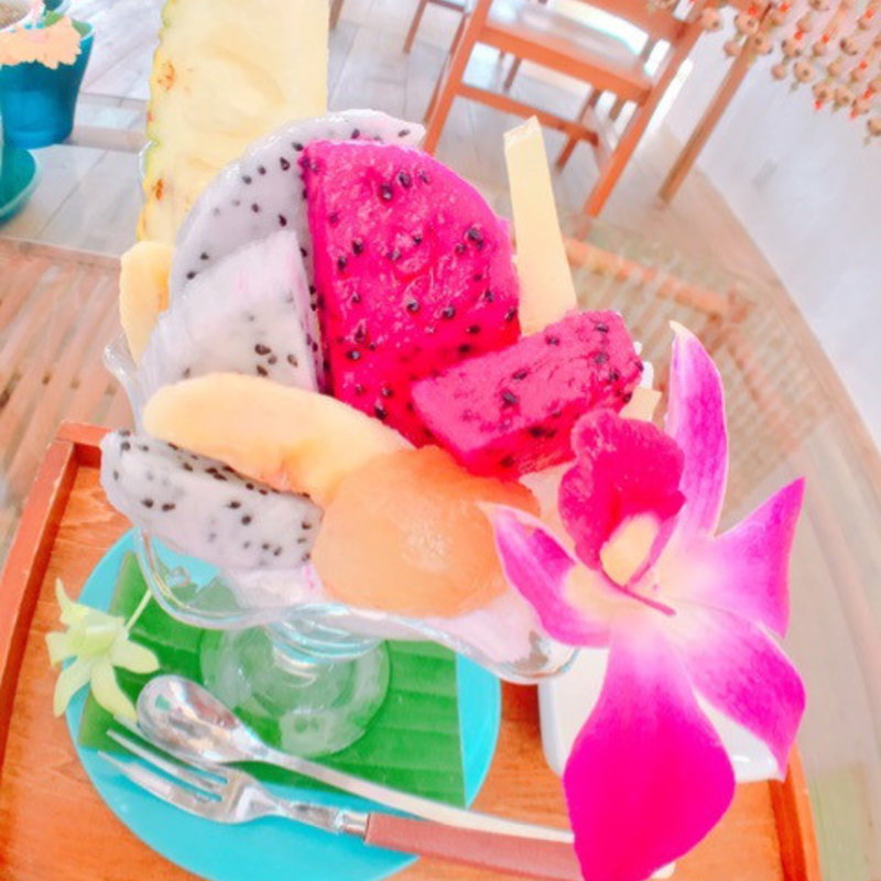 フルーツパフェ(cafe&stay MOANA)