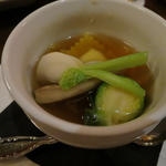 季節野菜とポルチーニ茸のラビオリ コンソメスープ (Cafe1894)