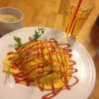ふわとろオムライスランチ(cafe dining tengu （カフェダイニング テング）)