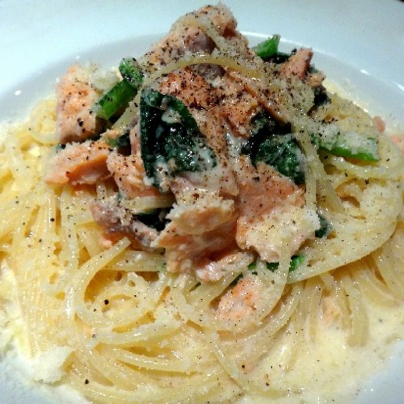 スモークサーモンと青菜のクリームソース(CARNEVALE)