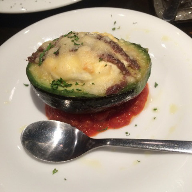 アボカドとアンチョビのグラタン(スタンド ぱと 梅田店)