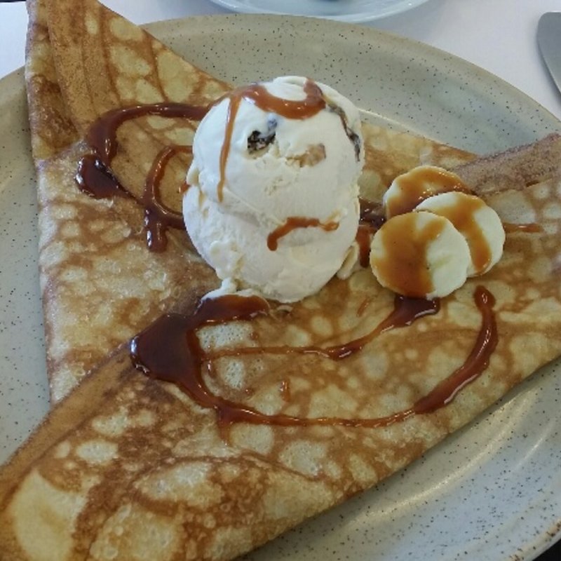 キャラメルバナナクレープ (ラムレーズンアイス)(クレープリー・アルモリック)