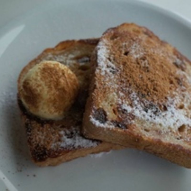 シナモンレーズンナッツのフレンチトースト(crisscross)