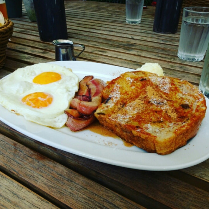 レーズン&くるみ入りフレンチトースト(crisscross)