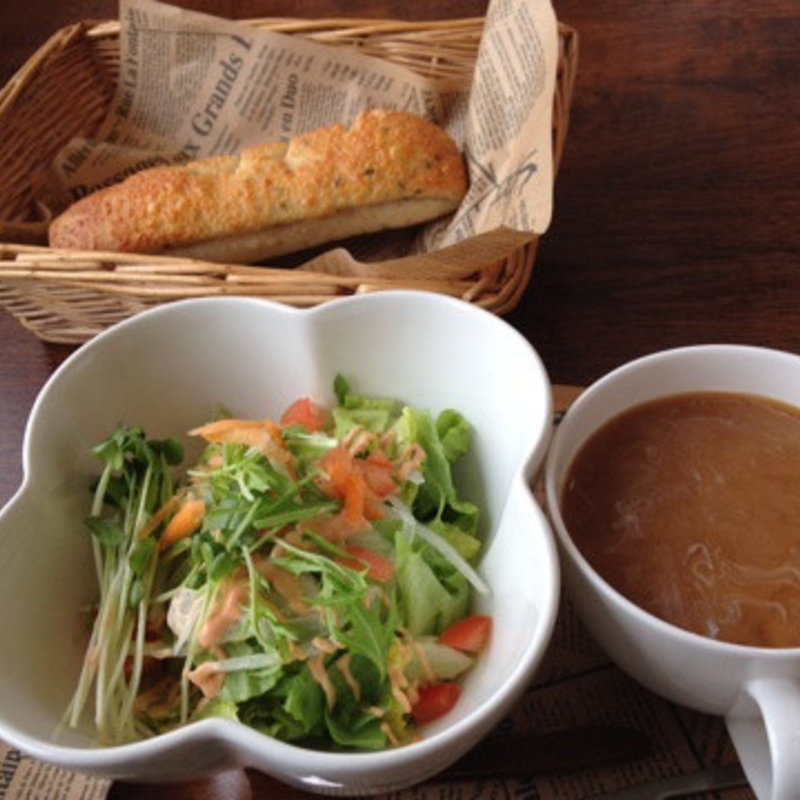 パンとサラダとたっぷりマイルドコーヒ(cuit-cuit)