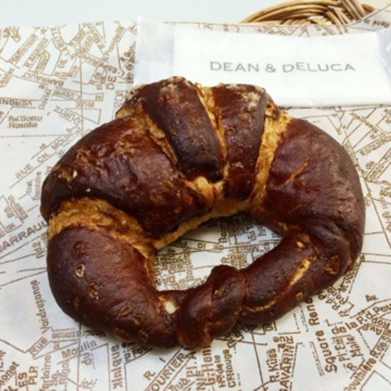 プレッツェルクロワッサン(DEAN & DELUCA)