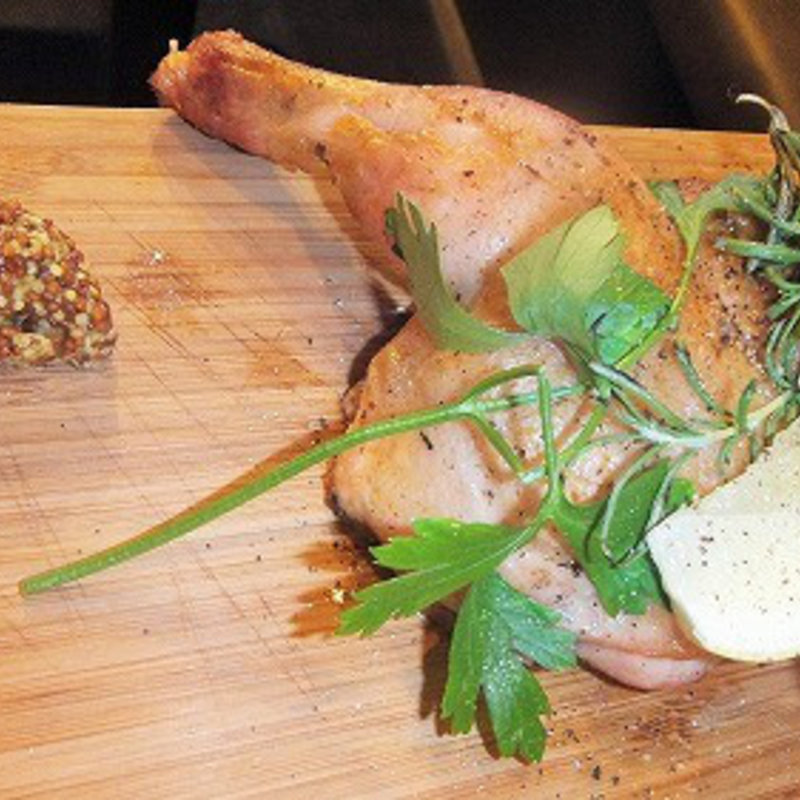 半身鶏の香草焼き(DESIGN FOOD MARKET 新橋店)