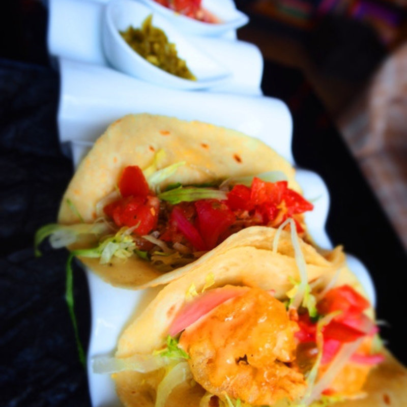 ソフトシェルタコス　エビチリ＆スパイシートマトチキン(el caliente -modern mexicano- （エル　カリエンテ）)