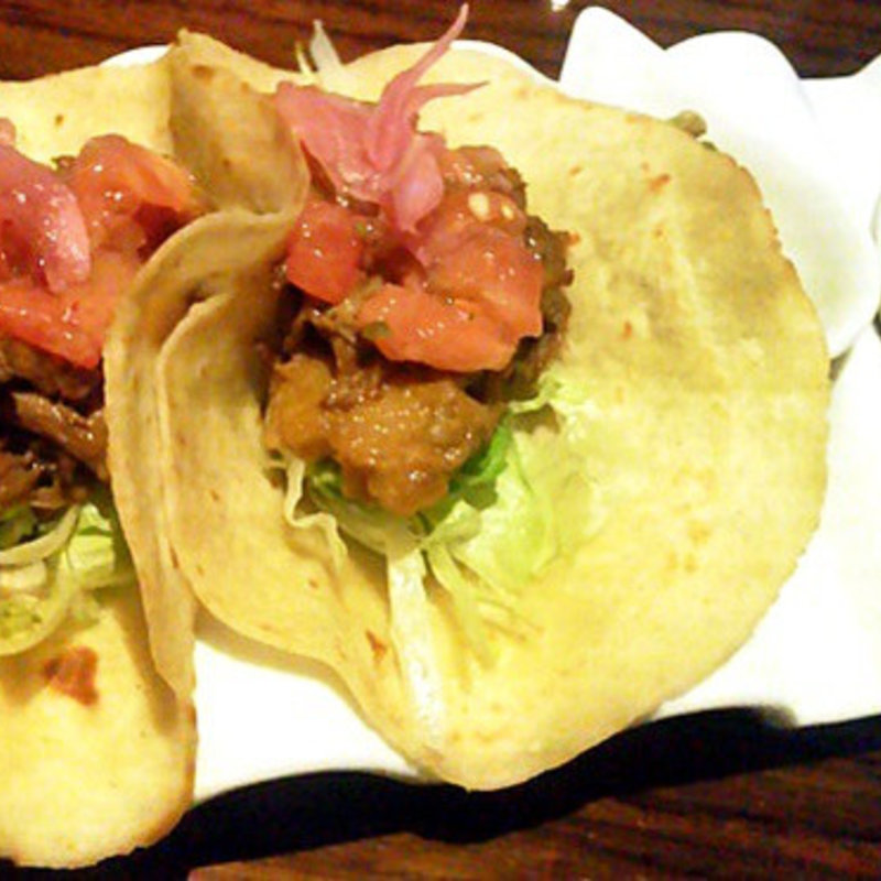 タコス（ソフトシェル＆ビーフ）(el caliente -modern mexicano- （エル　カリエンテ）)