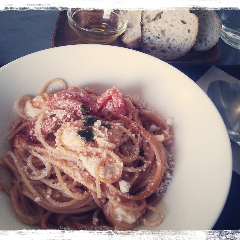 ランチスパゲッティ（水牛モッツアレラとフレッシュトマトとバジル）(Fika （フィーカ）)