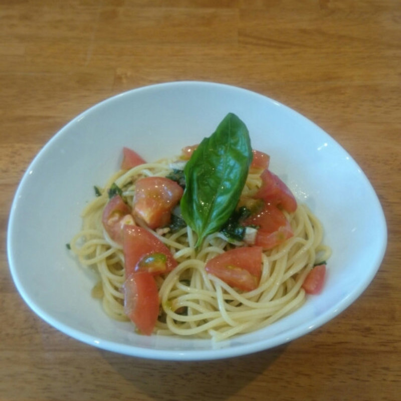 トマトとバジルの冷製パスタ(FLORIAN)