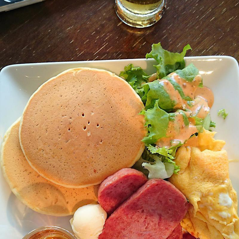 スパムとスクランブルエッグのパンケーキ(FORTY NINER )