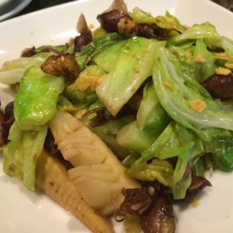 ﾎﾀﾙｲｶと筍のｶﾞｰﾘｯｸ炒め(Gen喜)