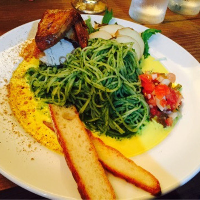 冷製パスタとローストチキンのプレート(GOLDEN CHICKEN （ゴールデンチキン）)