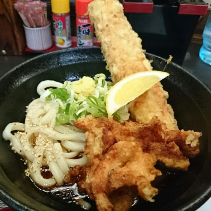 イタリア・アルバ産白トリュフを添えたベイクドチーズケーキ  アロニアソース(Hasso Dolceteria Hokkaido)