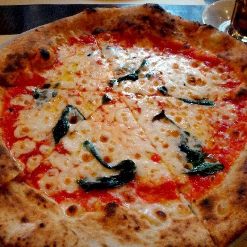 土日のランチメニュー　Pranzo　Fisso(税別1,500円)前菜、パスタまたはピッツァ、ドルチェ(イル・パチョッコーネ・ディ・キャンティ IL PACIOCCONE DI CHIANTI)